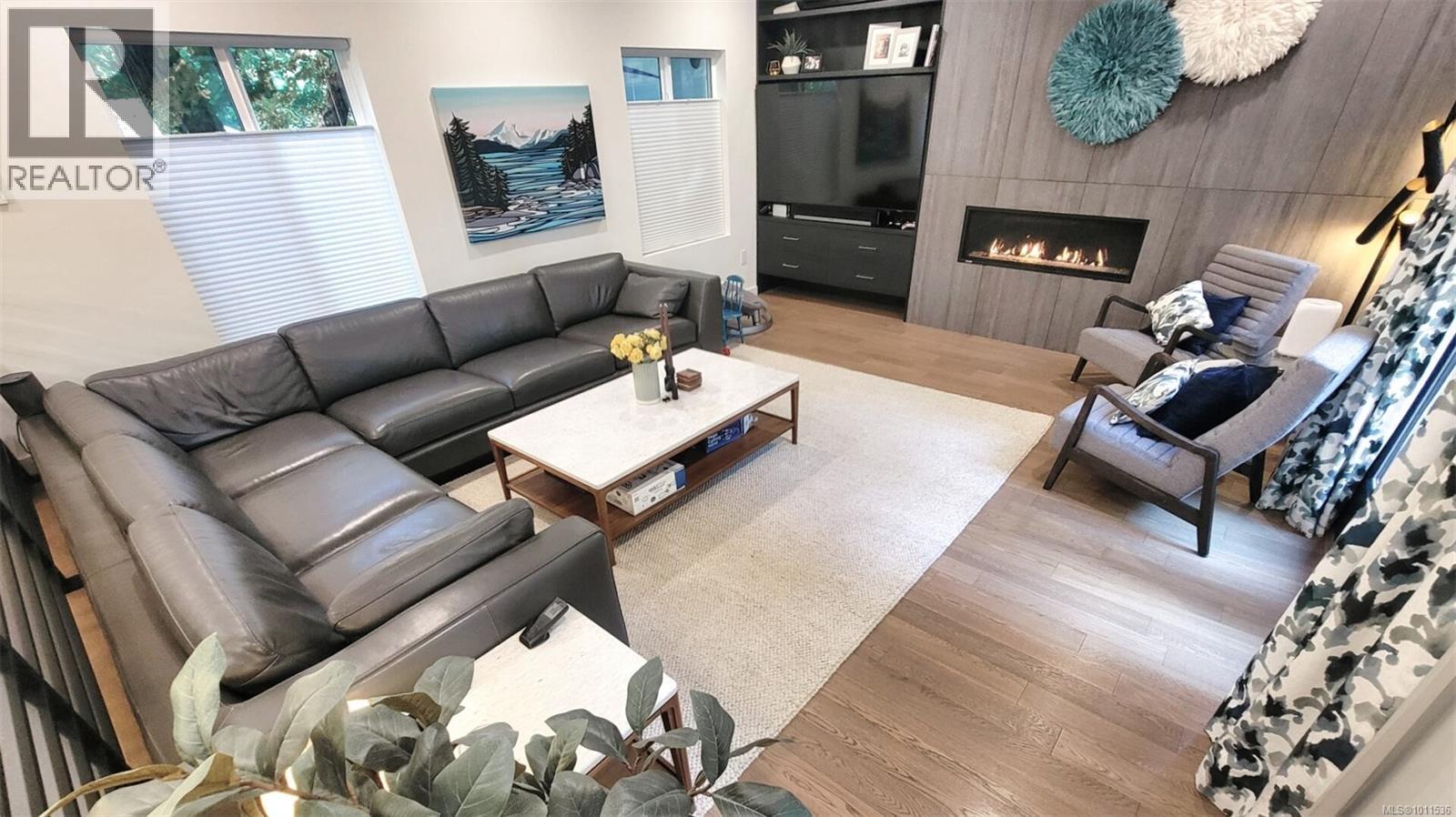 Property at 4657 Amblewood Dr image 3