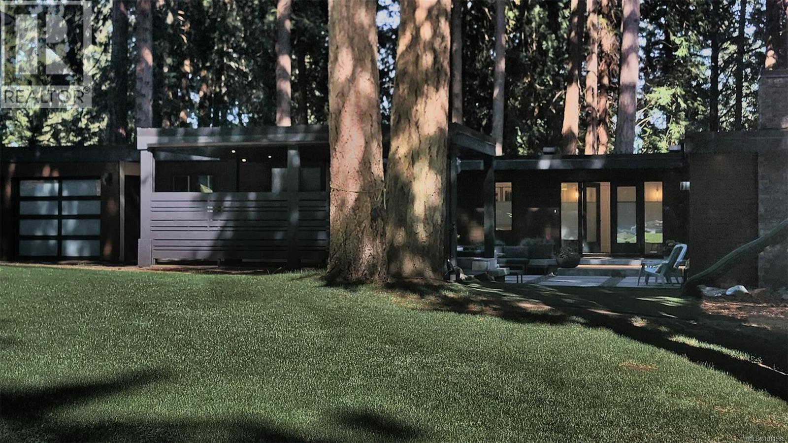 Property at 4657 Amblewood Dr image 4