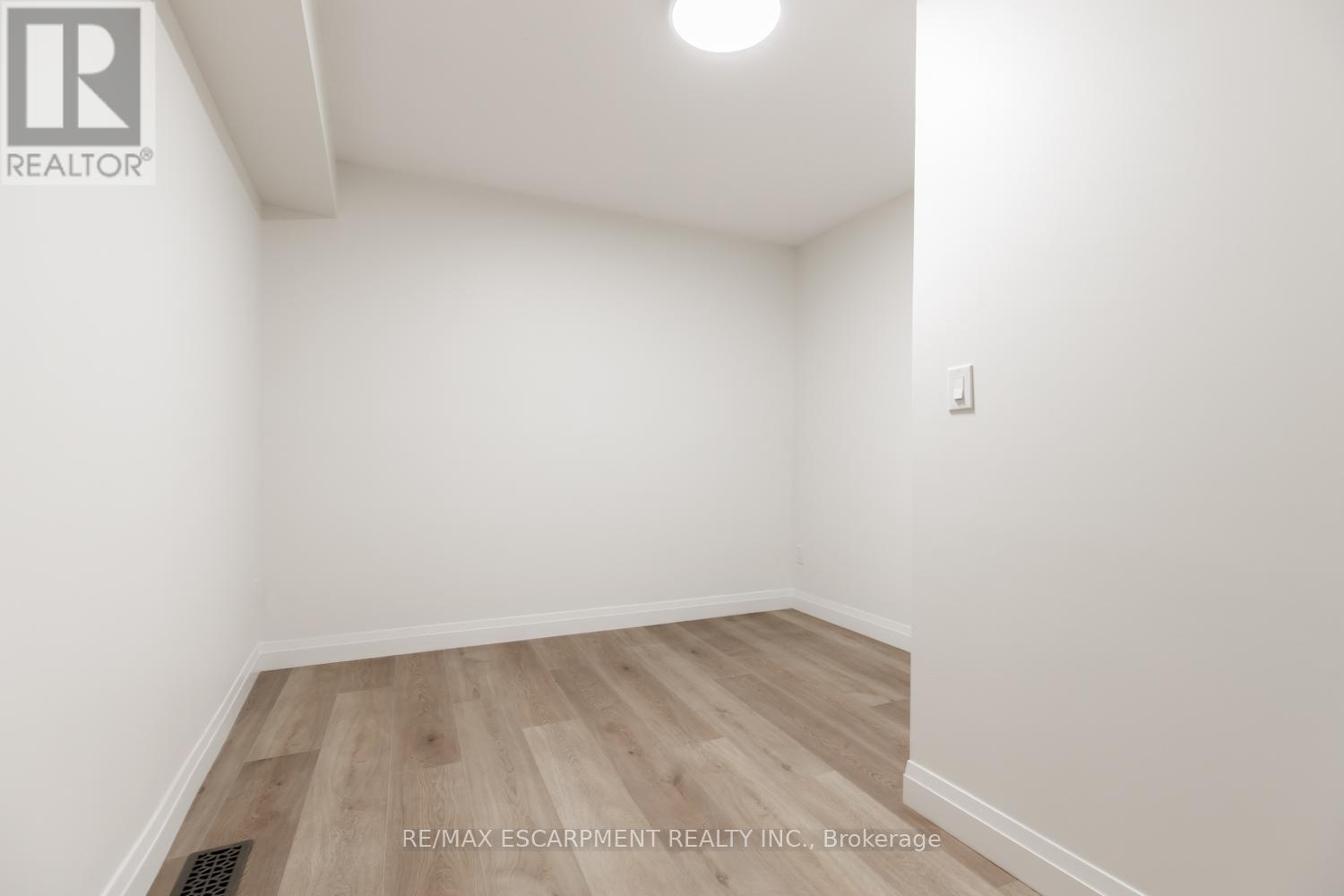 92 Pearl Street S, Hamilton, Ontario  L8P 3X2 - Photo 46 - X12360616
