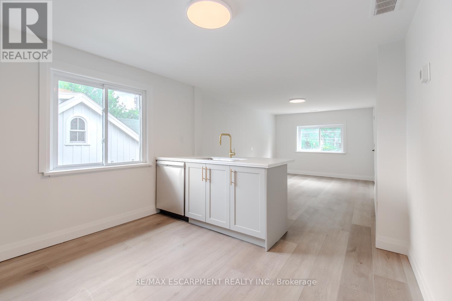 92 Pearl Street S, Hamilton, Ontario  L8P 3X2 - Photo 7 - X12360616