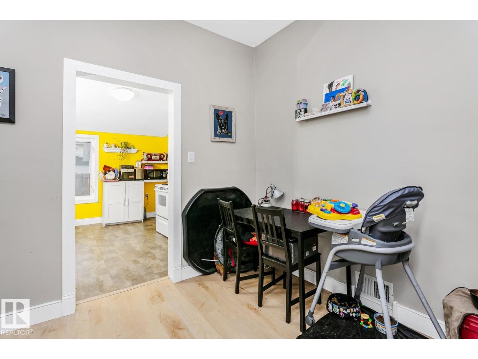 Property at 11810 55 ST NW image 2
