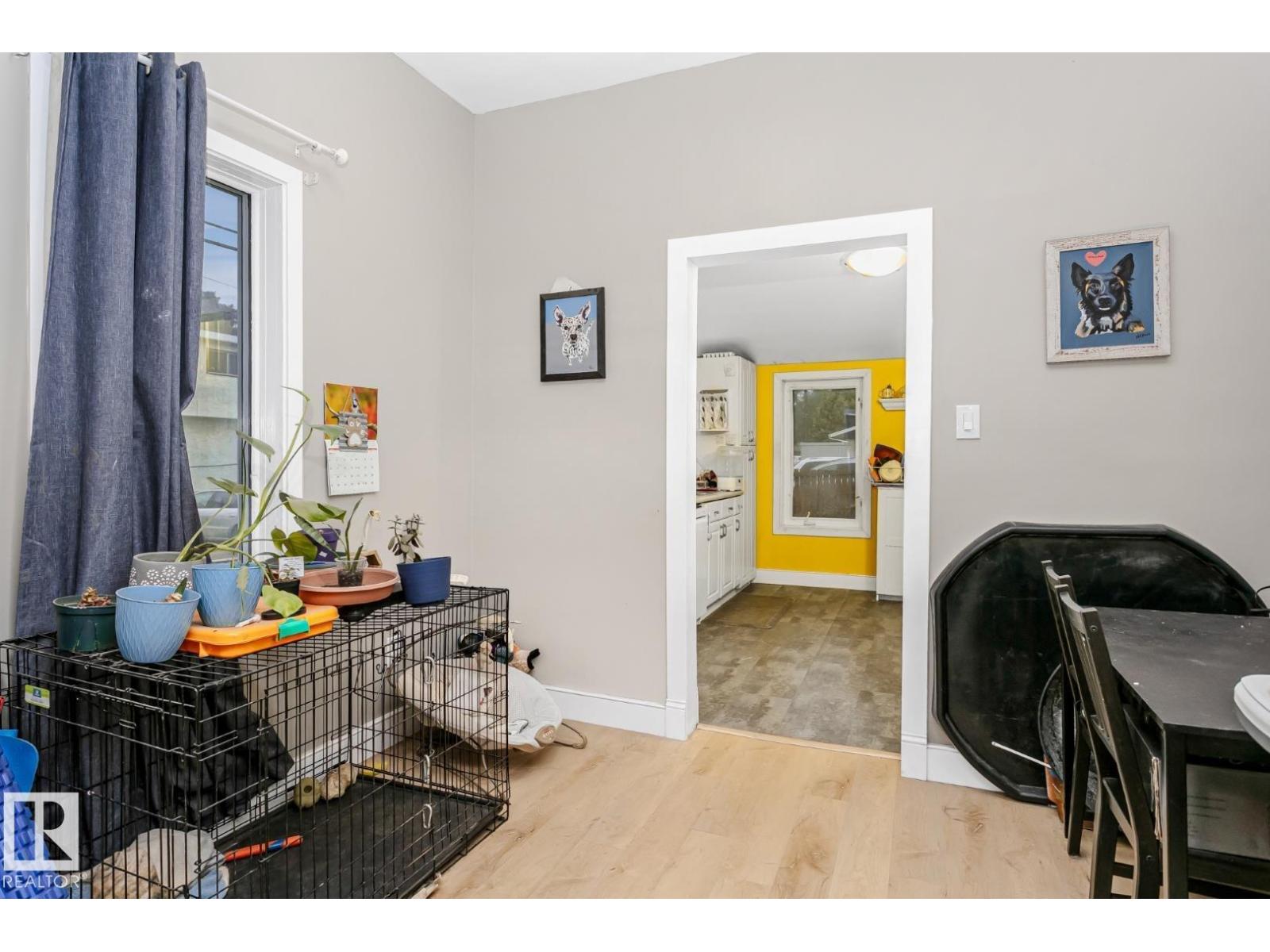 Property at 11810 55 ST NW image 1
