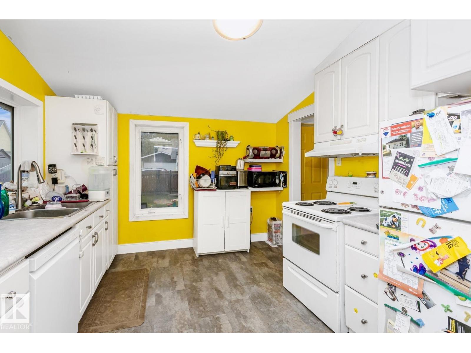 Property at 11810 55 ST NW image 4