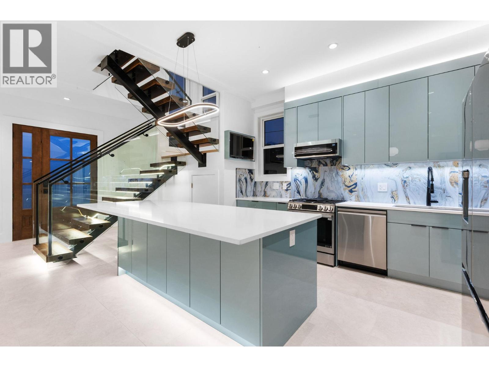 102 1204 Hammond Avenue, Coquitlam, British Columbia  V3K 2P1 - Photo 1 - R3039622