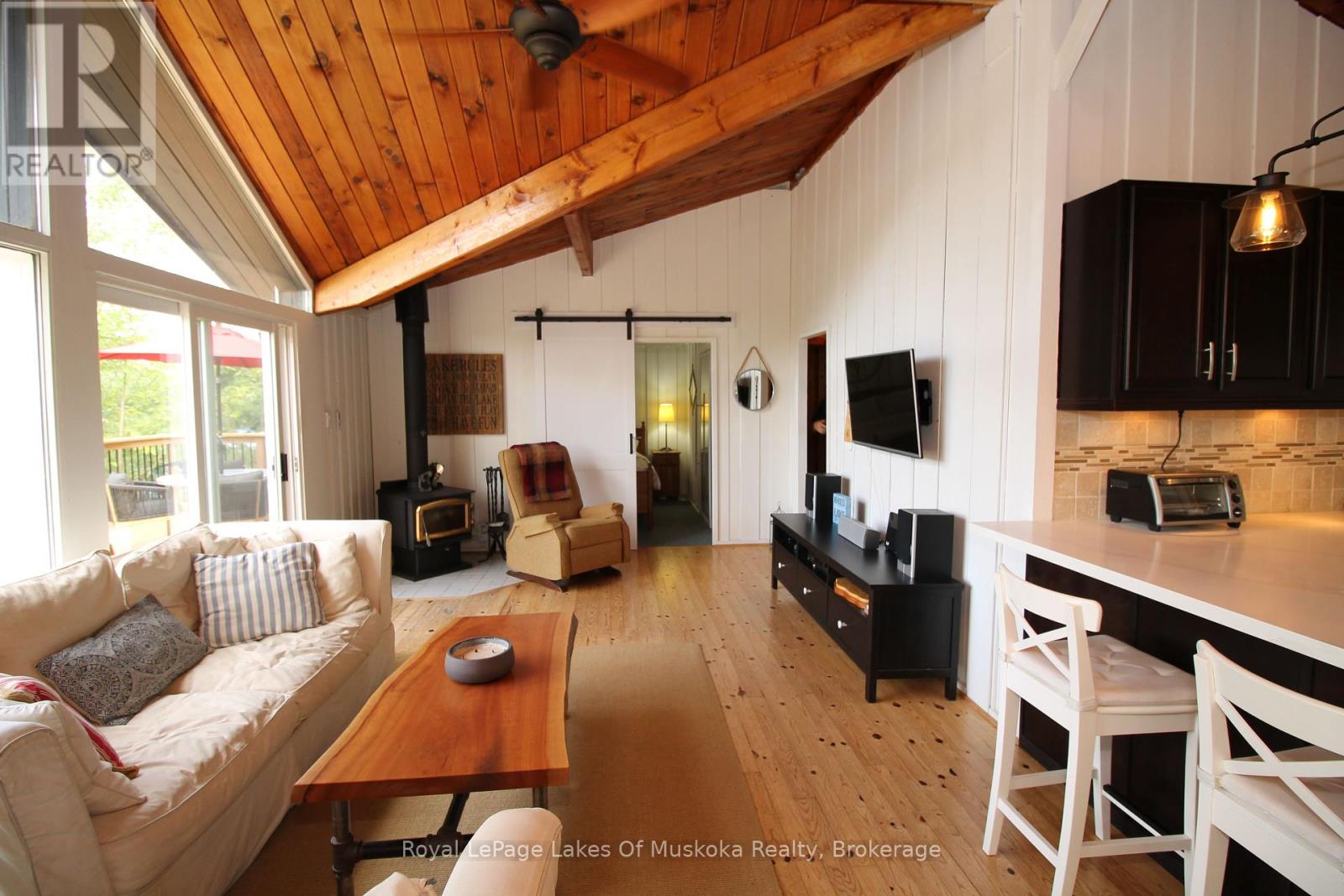 524 Peninsula Road, Gravenhurst, Ontario  P1P 1R2 - Photo 10 - X12360152