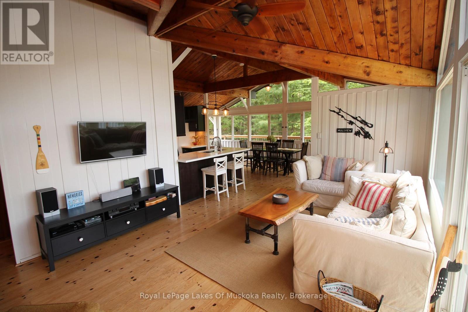 524 Peninsula Road, Gravenhurst, Ontario  P1P 1R2 - Photo 11 - X12360152