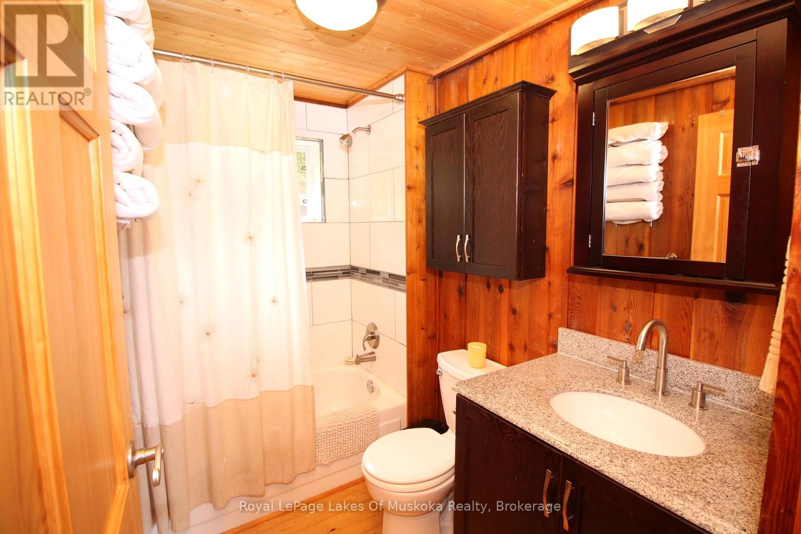 524 Peninsula Road, Gravenhurst, Ontario  P1P 1R2 - Photo 15 - X12360152