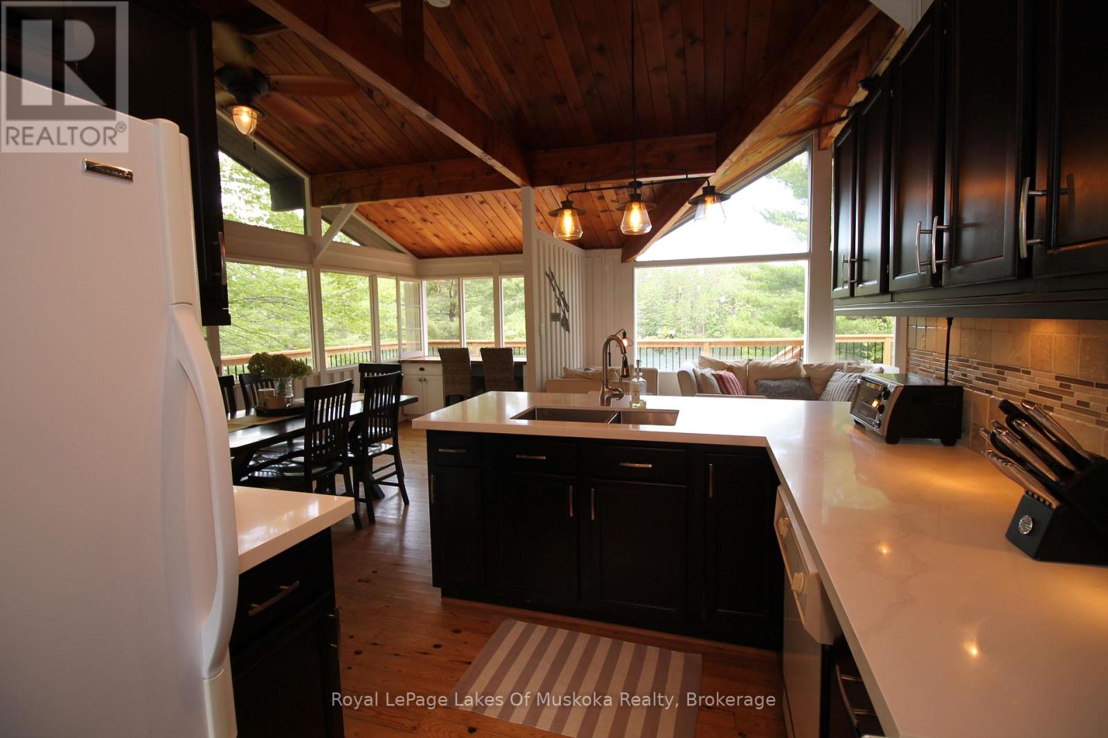 524 Peninsula Road, Gravenhurst, Ontario  P1P 1R2 - Photo 8 - X12360152