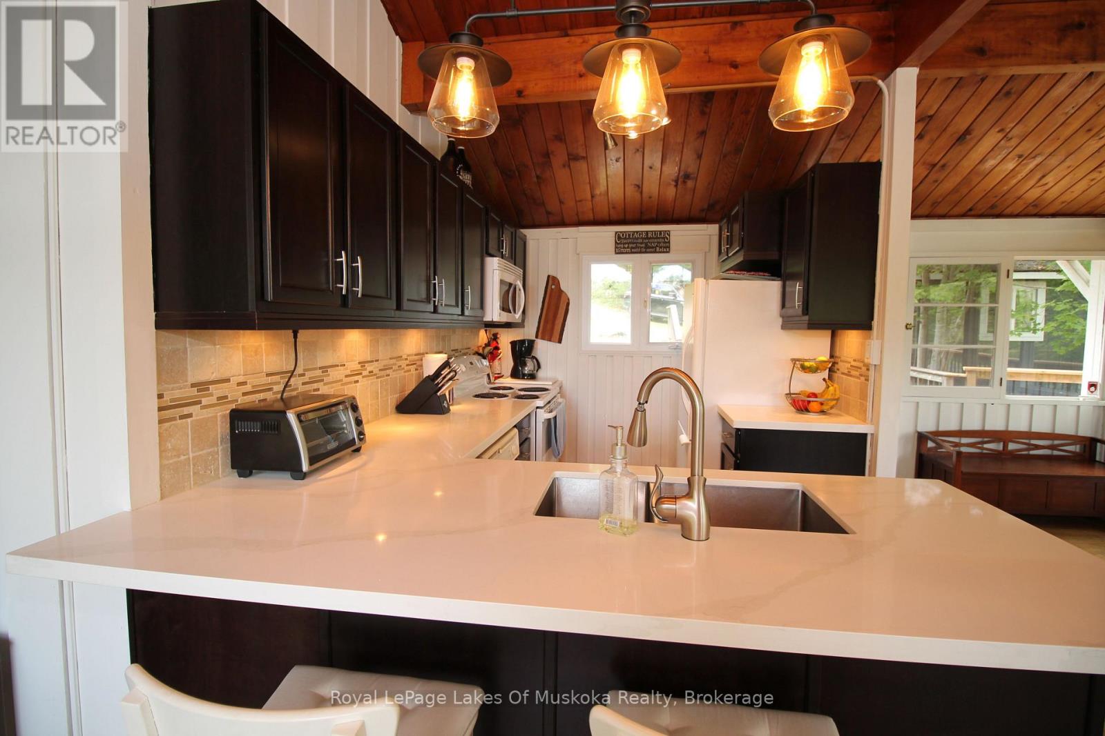 524 Peninsula Road, Gravenhurst, Ontario  P1P 1R2 - Photo 7 - X12360152