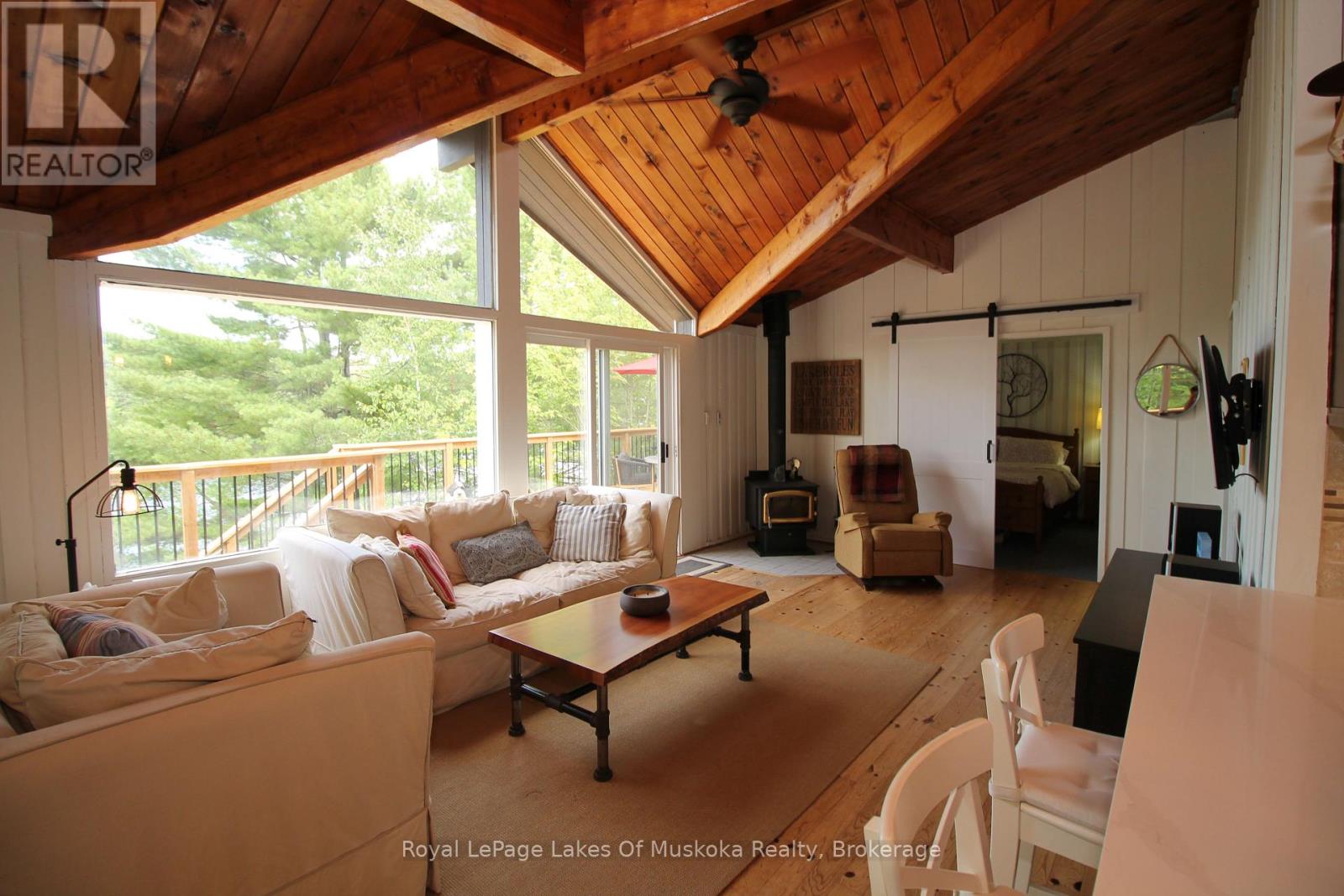524 Peninsula Road, Gravenhurst, Ontario  P1P 1R2 - Photo 9 - X12360152
