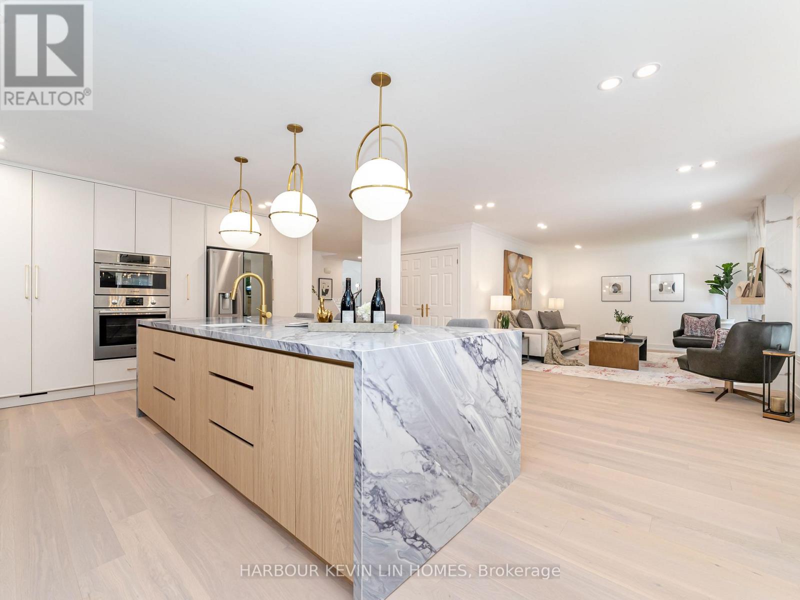 Property at 19 WILLETT CRESCENT image 3