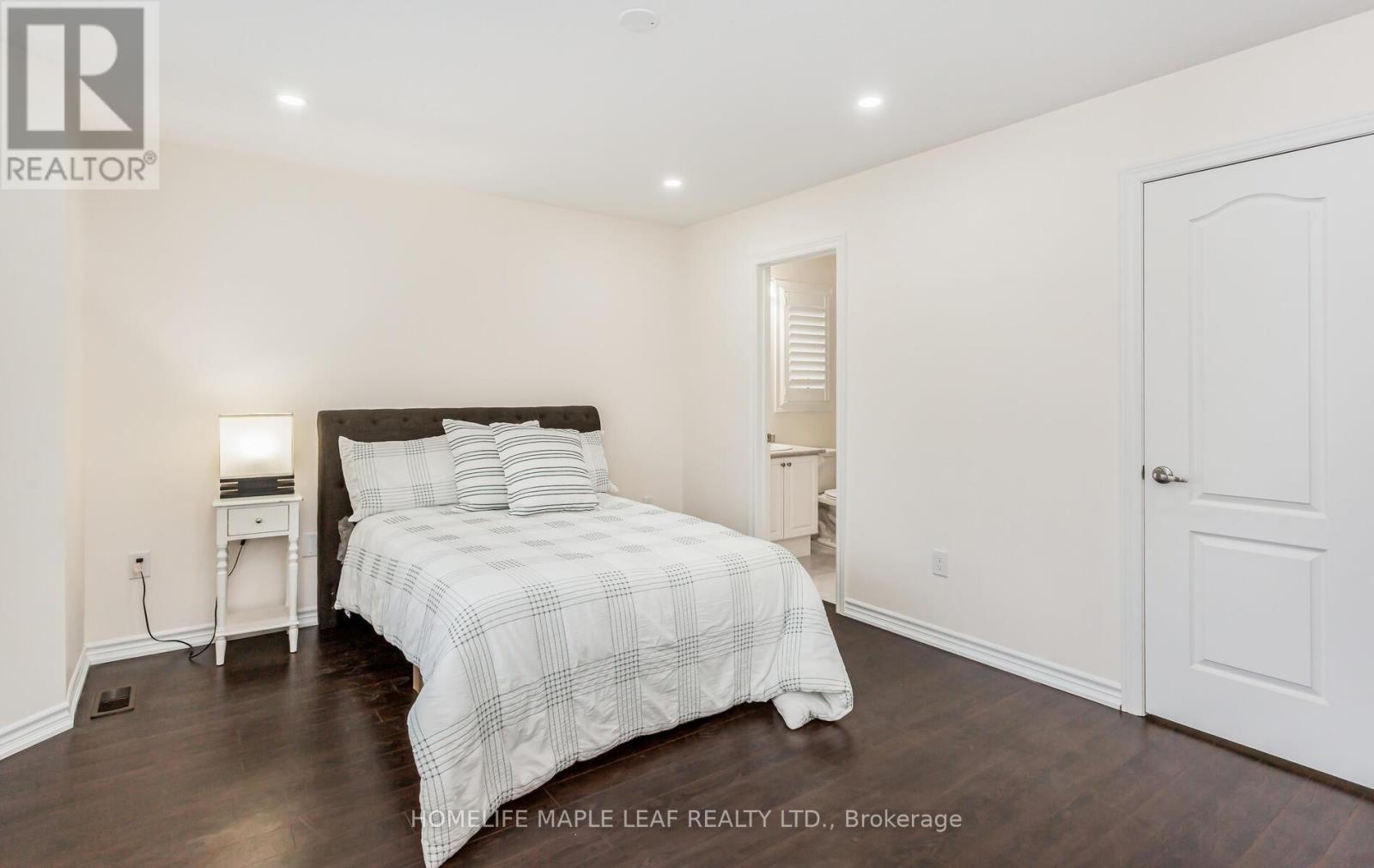 11 Cloverhaven Road, Brampton, Ontario  L6P 4E4 - Photo 35 - W12360654