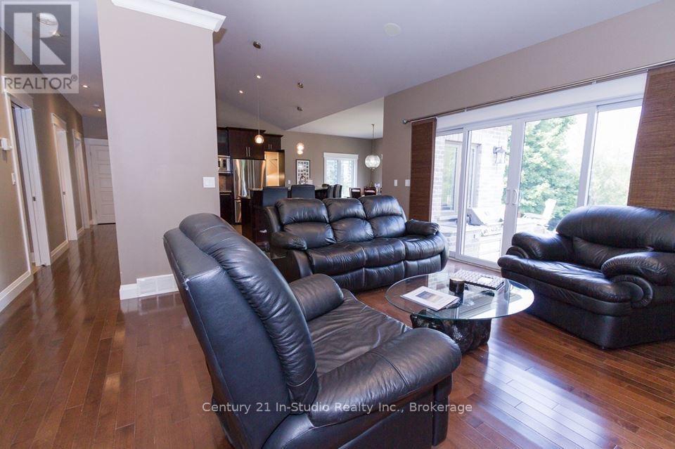 72235 Lakeshore Drive, R.r. #1 Drive, Bluewater (Hay), Ontario  N0M 2T0 - Photo 19 - X12360690