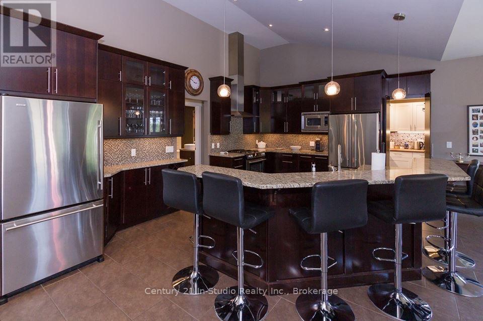 72235 Lakeshore Drive, R.r. #1 Drive, Bluewater (Hay), Ontario  N0M 2T0 - Photo 20 - X12360690