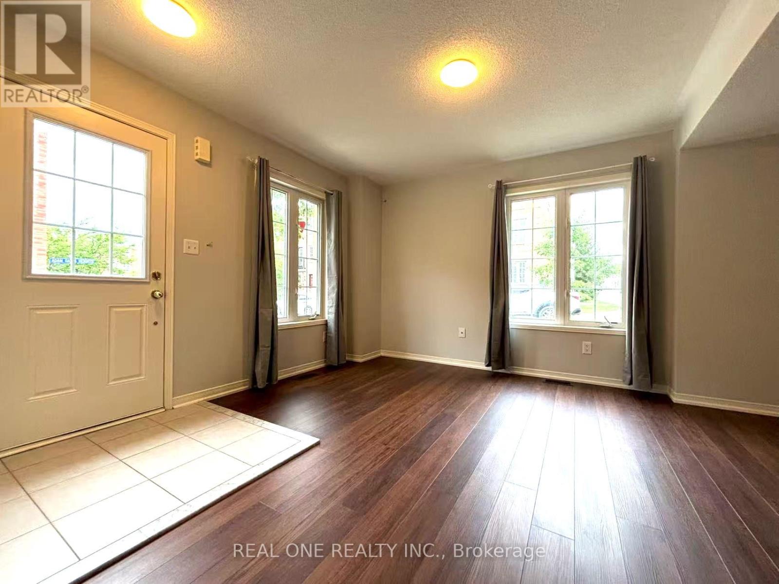 15 Adam Oates Heights, Toronto (Downsview-Roding-Cfb), Ontario  M3L 0G3 - Photo 5 - W12360670