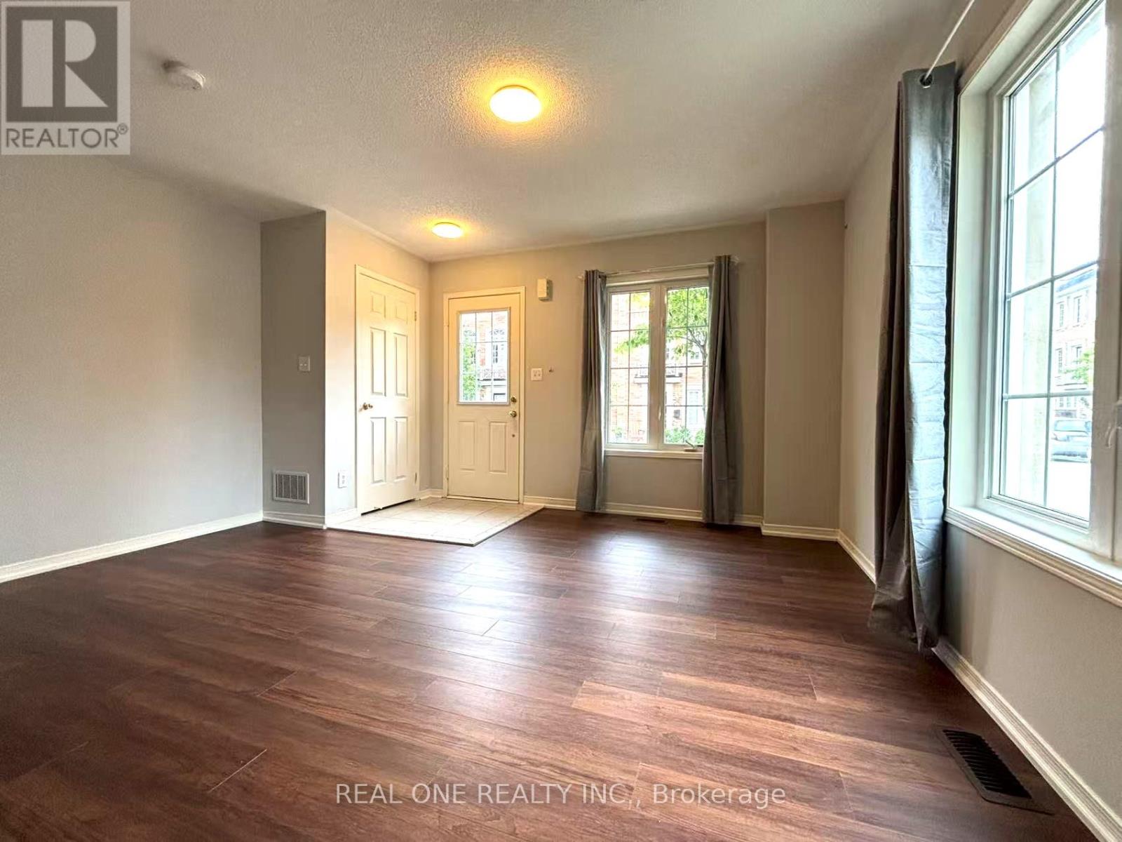 15 Adam Oates Heights, Toronto (Downsview-Roding-Cfb), Ontario  M3L 0G3 - Photo 6 - W12360670