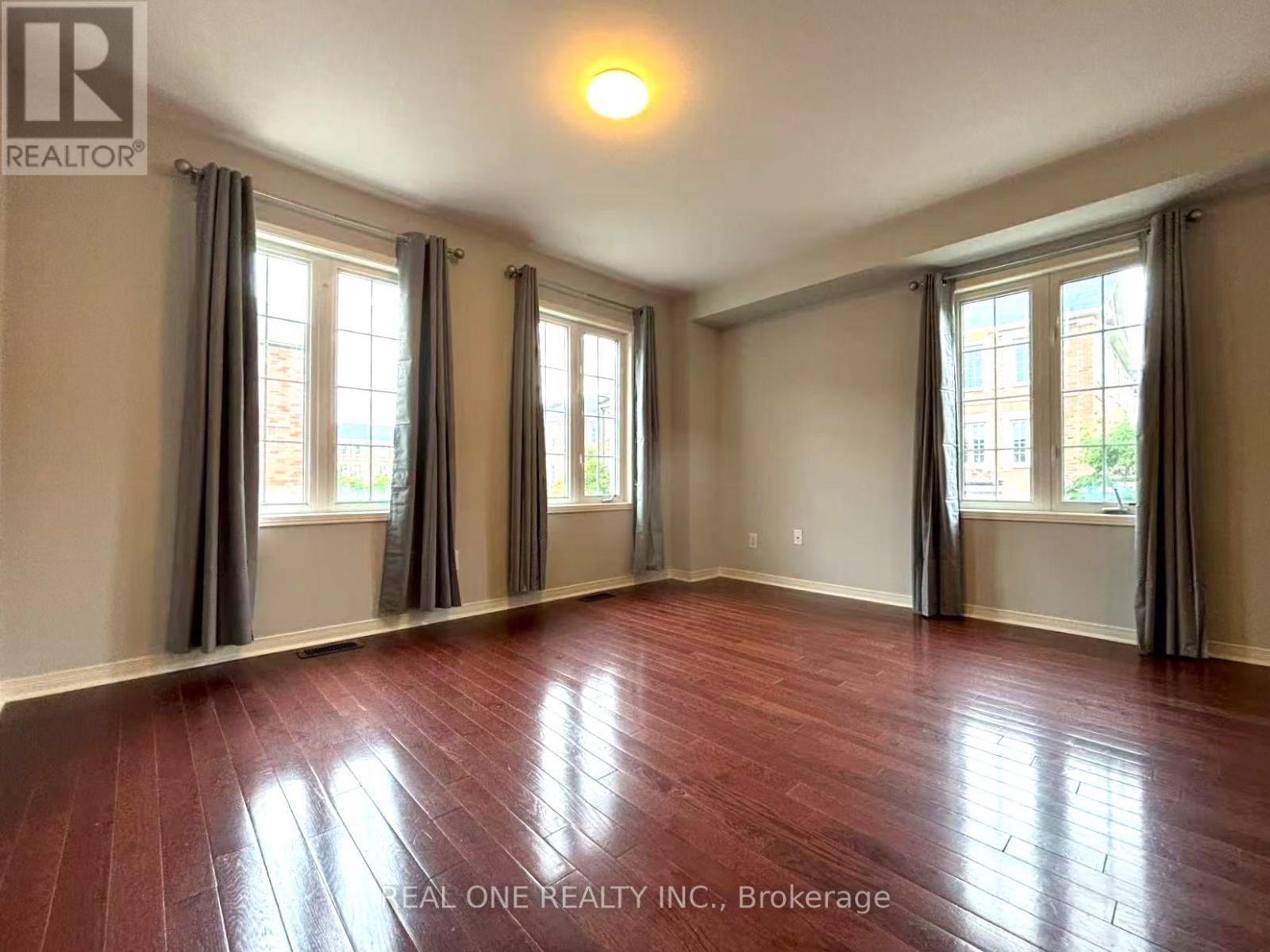 15 Adam Oates Heights, Toronto (Downsview-Roding-Cfb), Ontario  M3L 0G3 - Photo 9 - W12360670