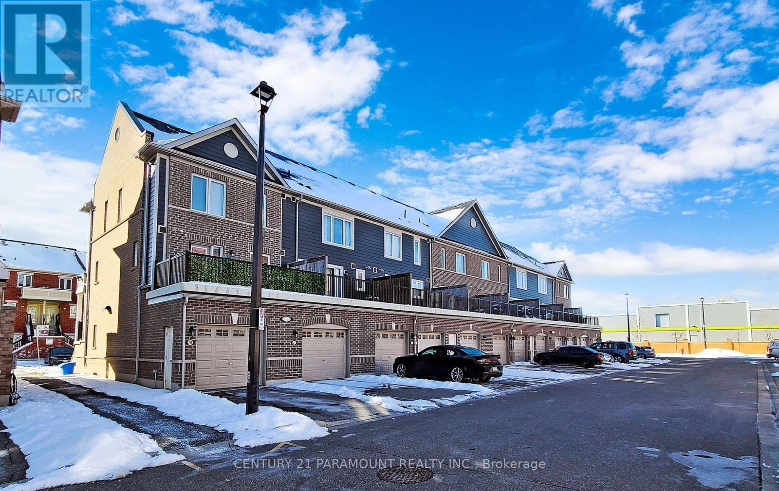 213 - 250 Sunny Meadow Boulevard, Brampton, Ontario L7A 0A1 - Photo 2 - W12360685