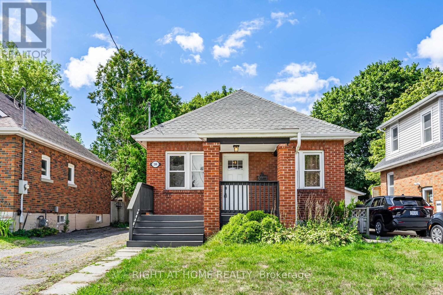 390 JARVIS STREET, Oshawa, Ontario