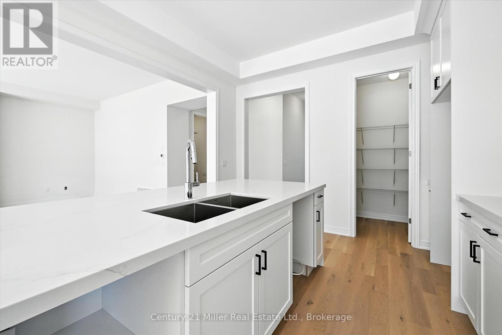 3250 Millicent Avenue, Oakville, Ontario  L6H 0V8 - Photo 14 - W12360705