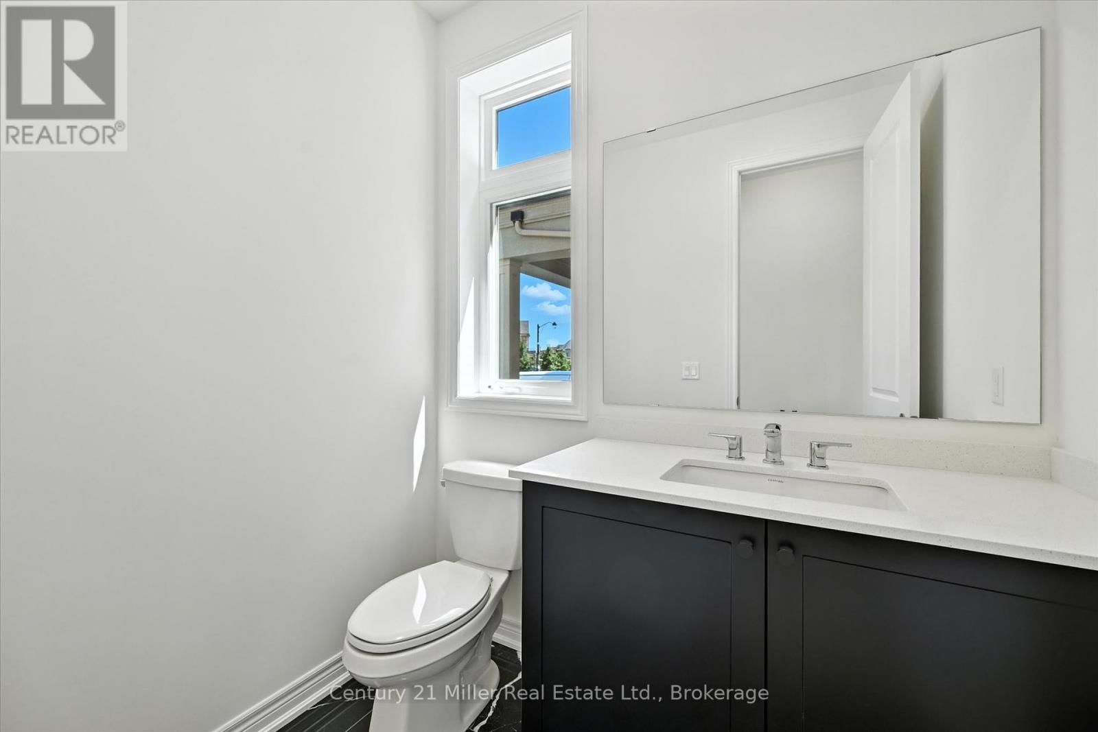 3250 Millicent Avenue, Oakville, Ontario  L6H 0V8 - Photo 5 - W12360705