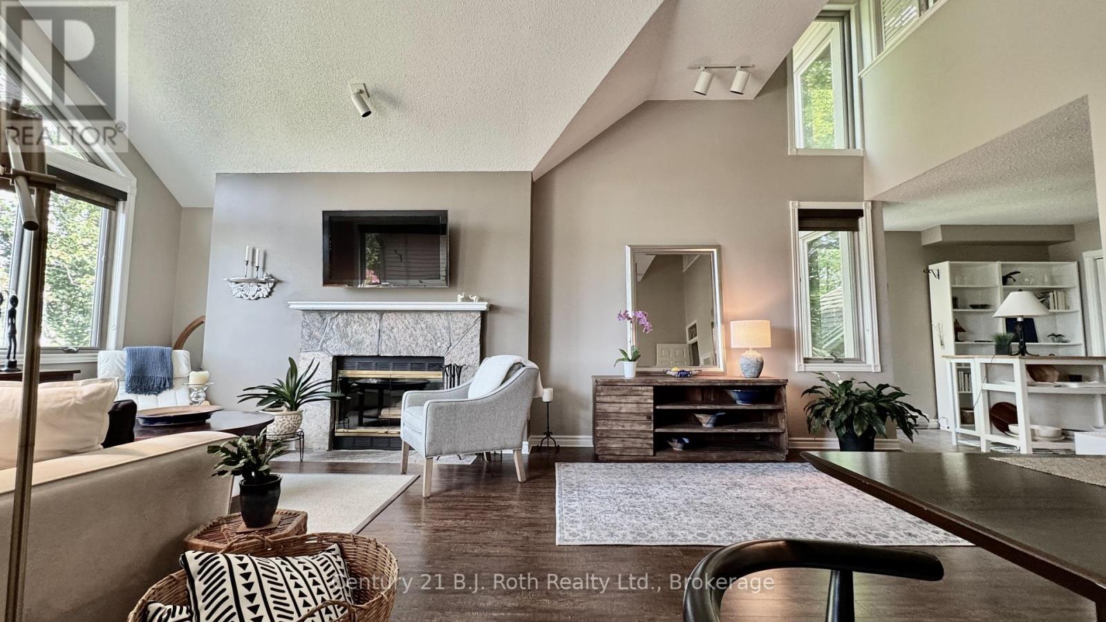 331 Grandview Hilltop Drive, Huntsville, Ontario  P1H 2J5 - Photo 1 - X12319213