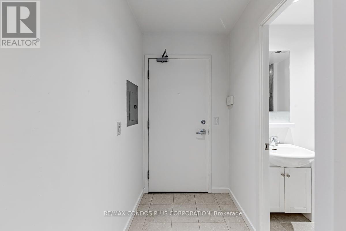 3010 - 208 Queens Quay W, Toronto, Ontario  M5J 2Y5 - Photo 3 - C12360707