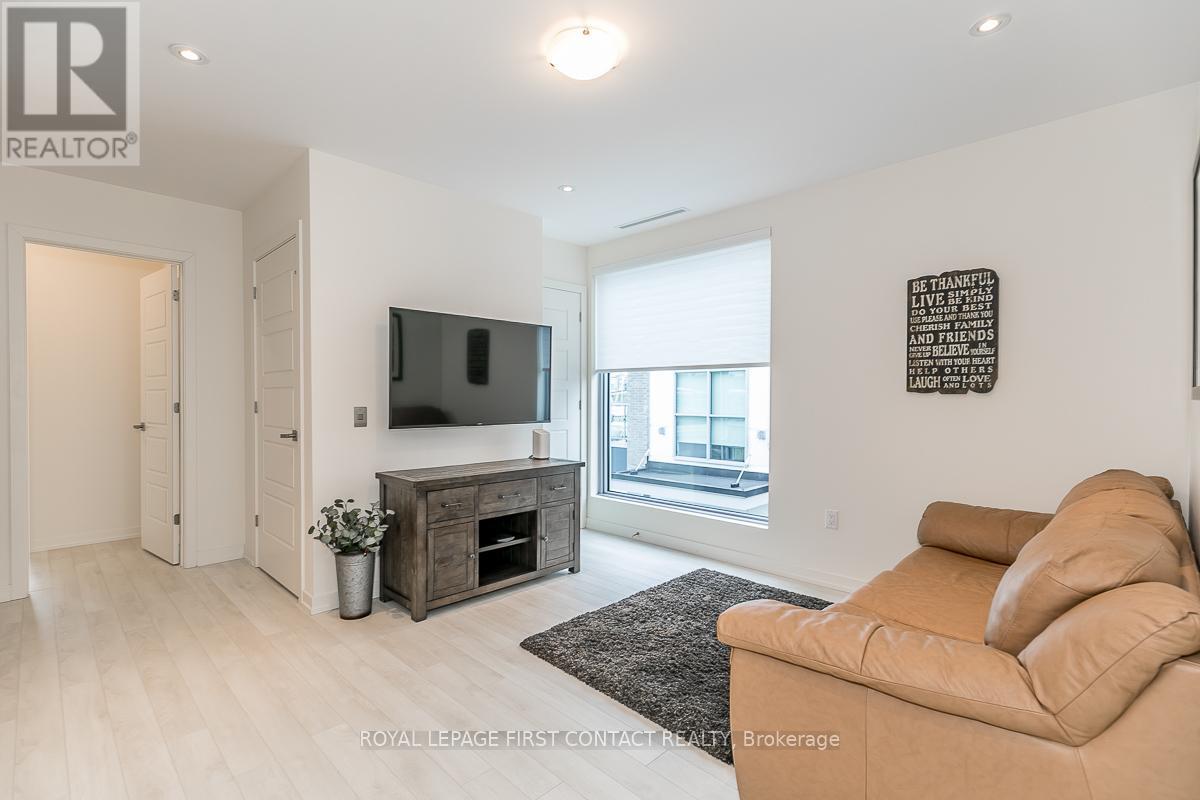 3645 Ferretti Court, Innisfil, Ontario  L9S 0N6 - Photo 12 - N12360703