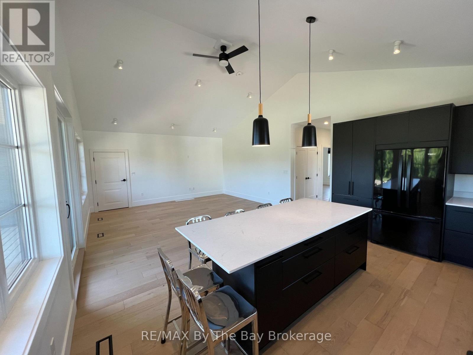 14 Raintree Court, Clearview, Ontario  L9Y 0K2 - Photo 4 - S12252689