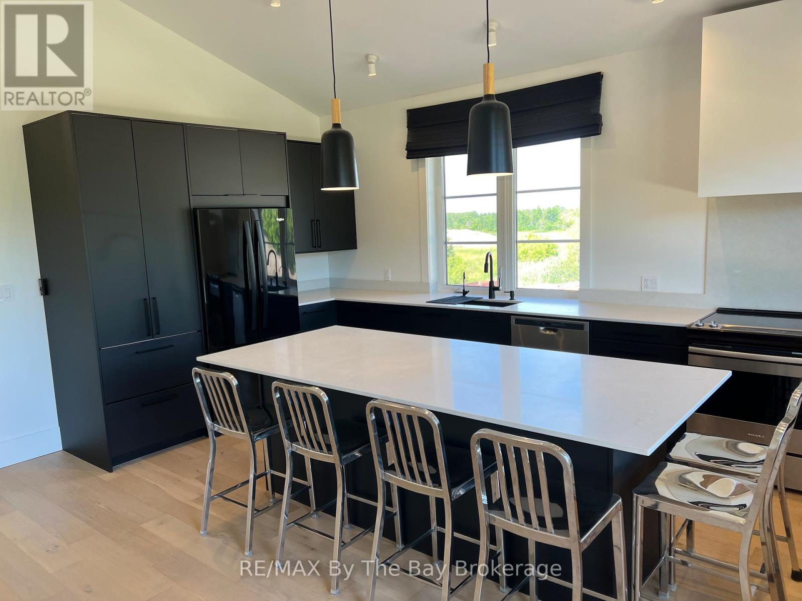 14 Raintree Court, Clearview, Ontario  L9Y 0K2 - Photo 5 - S12252689
