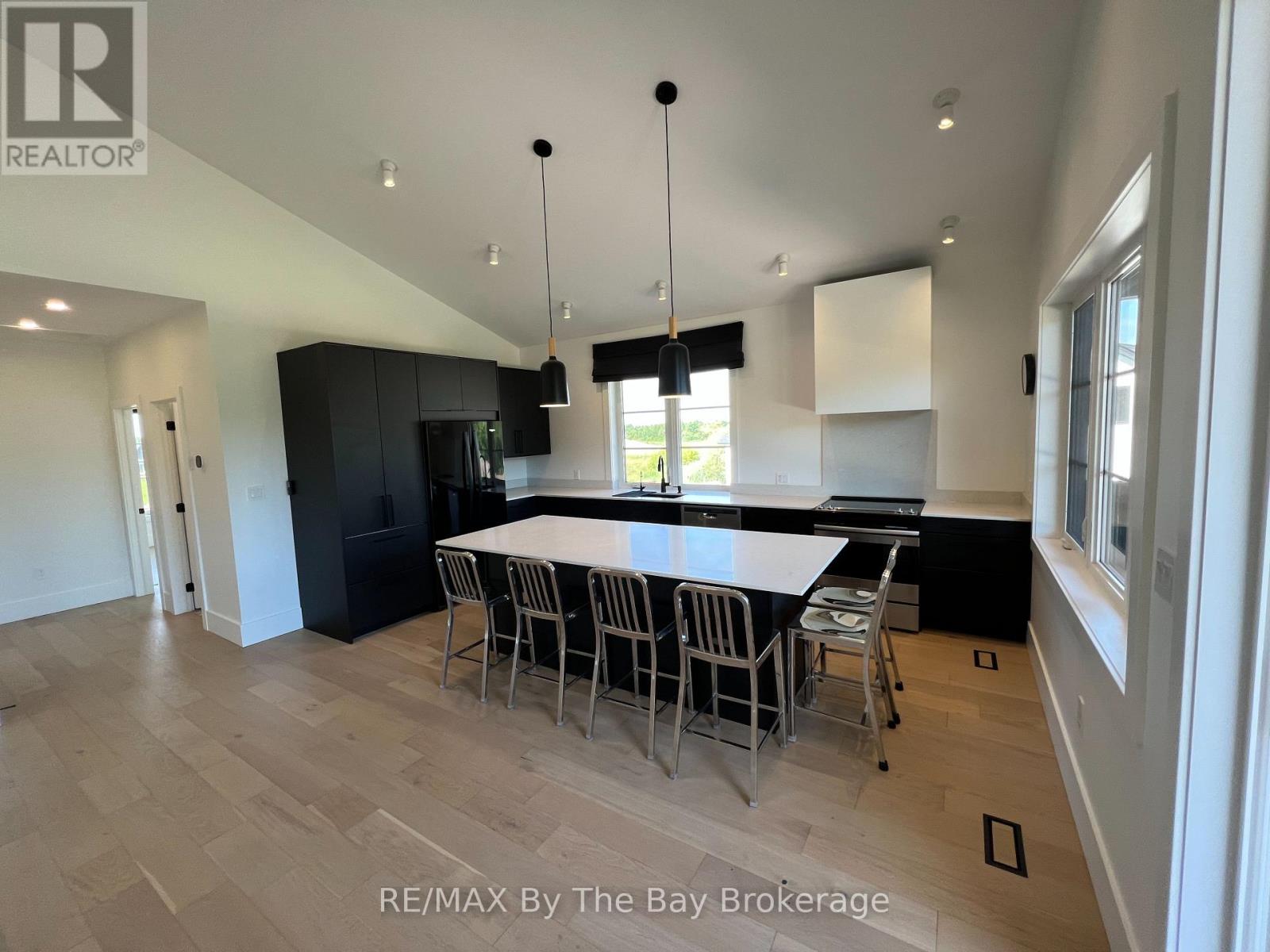 14 Raintree Court, Clearview, Ontario  L9Y 0K2 - Photo 3 - S12252689