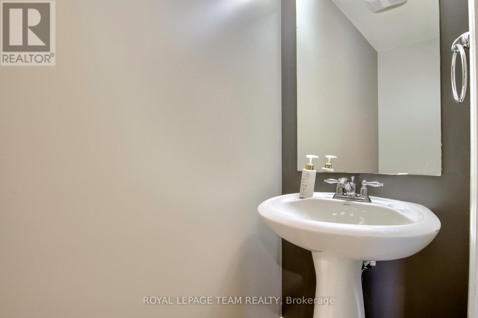 3867 Strandherd Drive, Ottawa, Ontario  K2J 0K3 - Photo 5 - X12360725