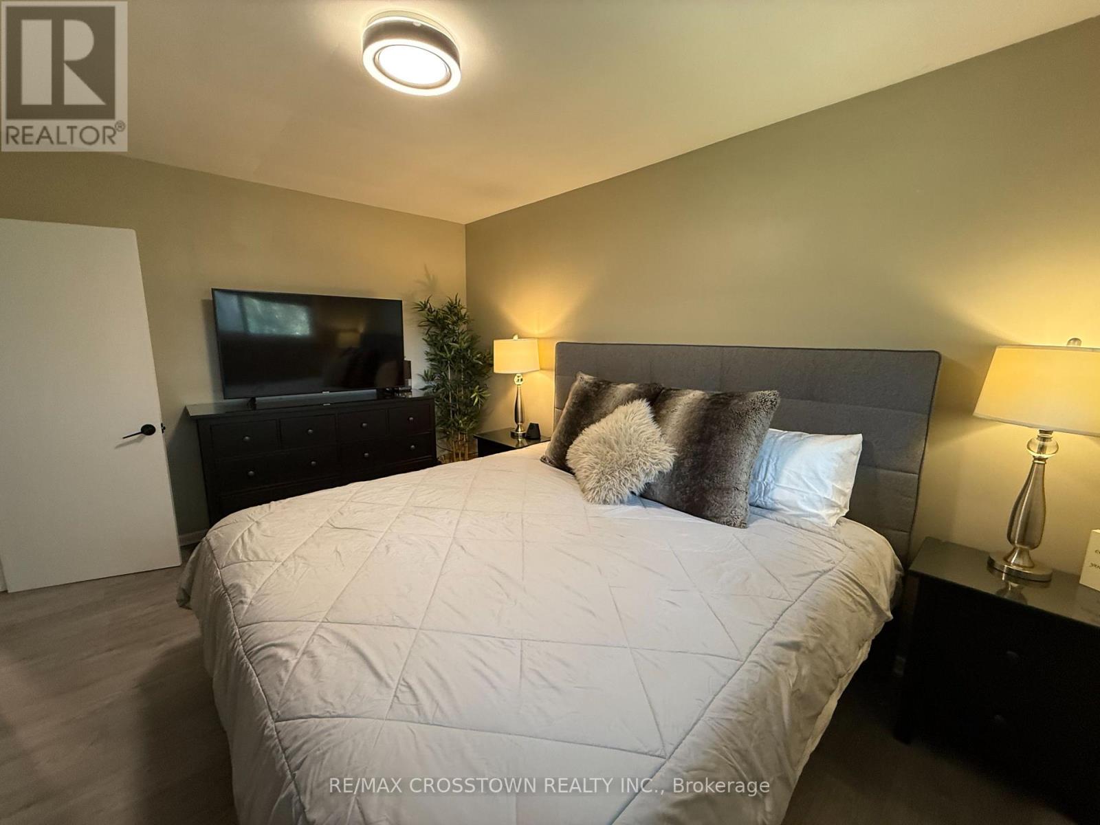 34 Queen Street, Barrie (Codrington), Ontario  L4M 1Z1 - Photo 14 - S12360595