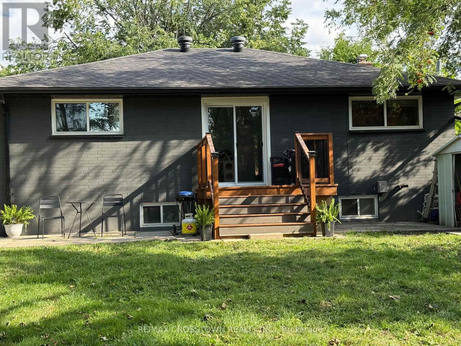 34 Queen Street, Barrie (Codrington), Ontario  L4M 1Z1 - Photo 19 - S12360595