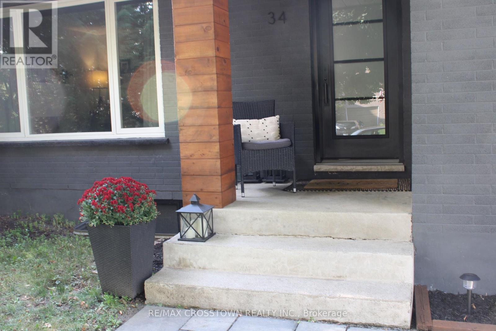 34 Queen Street, Barrie (Codrington), Ontario  L4M 1Z1 - Photo 3 - S12360595