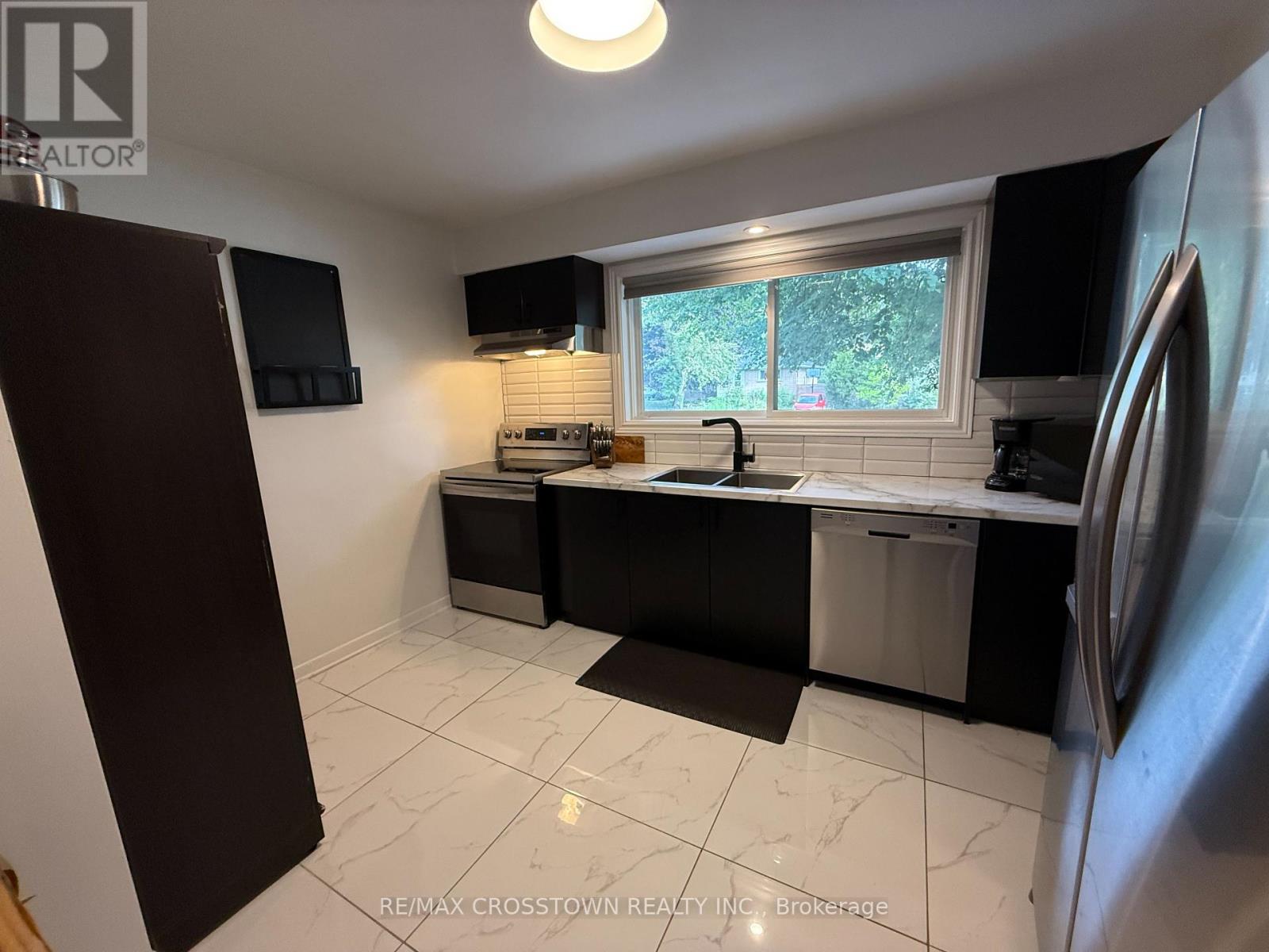 34 Queen Street, Barrie (Codrington), Ontario  L4M 1Z1 - Photo 8 - S12360595