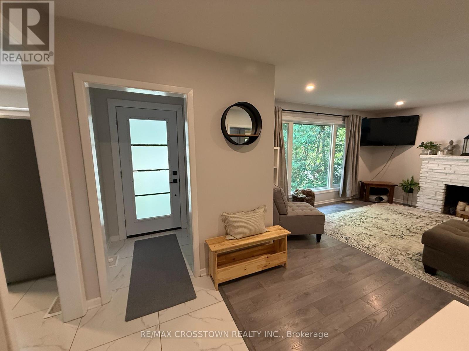 34 Queen Street, Barrie (Codrington), Ontario  L4M 1Z1 - Photo 4 - S12360595