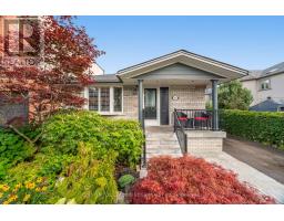 586 CURZON AVENUE, Mississauga, Ontario