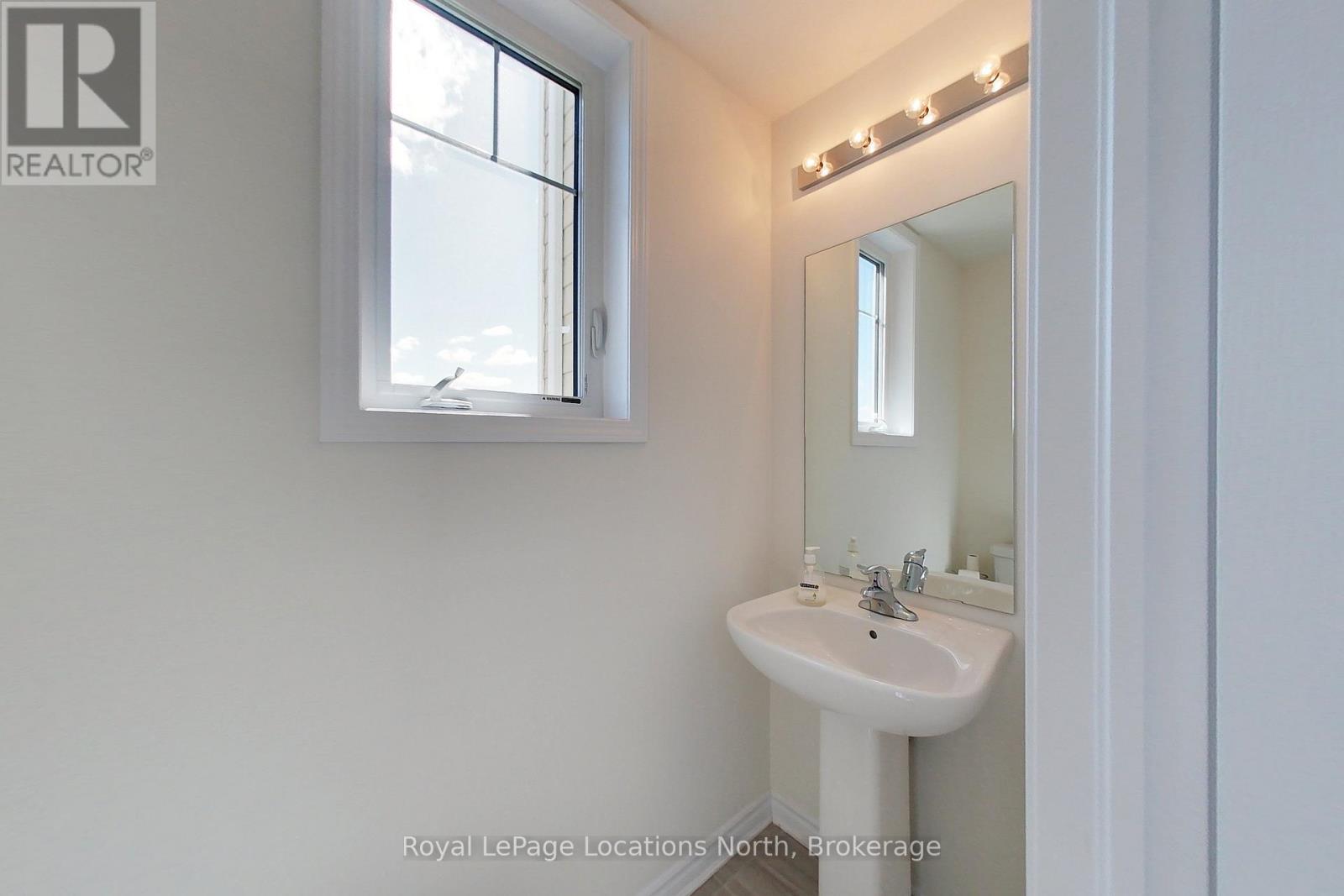 96 Sandhill Crane Drive, Wasaga Beach, Ontario  L9Z 0K4 - Photo 17 - S12360742