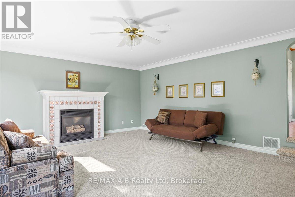75 Youngs Street, Stratford, Ontario  N5A 1J5 - Photo 13 - X12360751