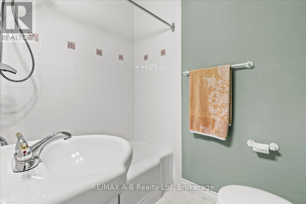 75 Youngs Street, Stratford, Ontario  N5A 1J5 - Photo 20 - X12360751