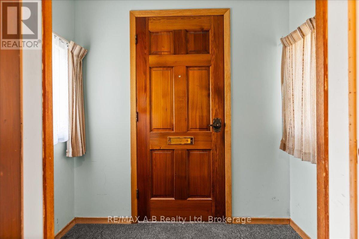 75 Youngs Street, Stratford, Ontario  N5A 1J5 - Photo 3 - X12360751