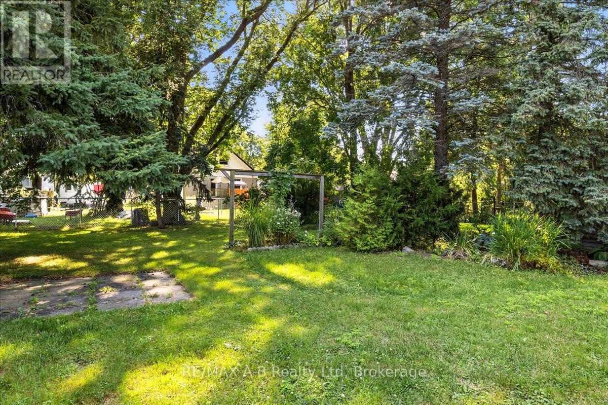 75 Youngs Street, Stratford, Ontario  N5A 1J5 - Photo 31 - X12360751