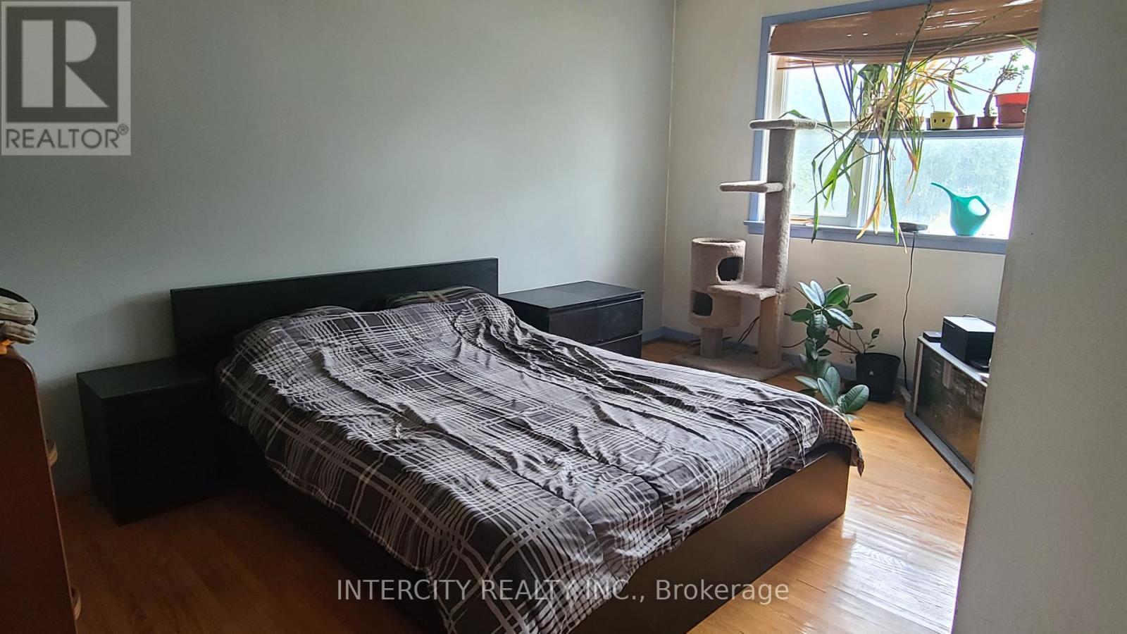 63 Centre Street N, Brampton (Brampton North), Ontario  L6V 1T1 - Photo 13 - W12351530