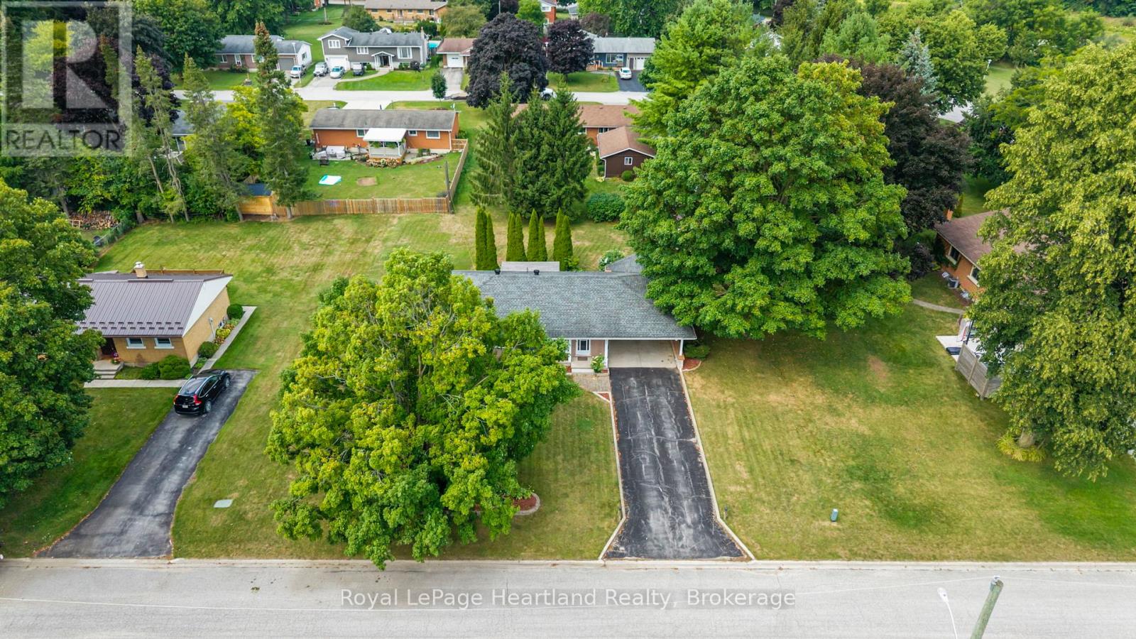 542 Angus Street, North Huron, Ontario  N0G 2W0 - Photo 2 - X12355209