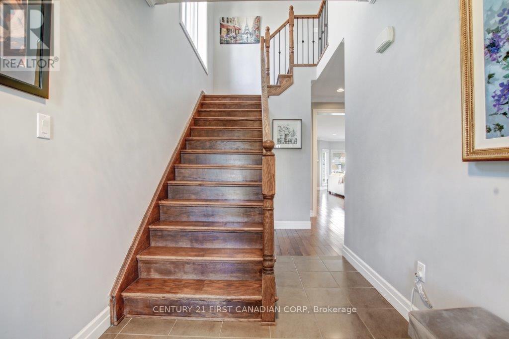 1744 Cherrywood Trail, London North, Ontario  N6H 0E2 - Photo 3 - X12360796