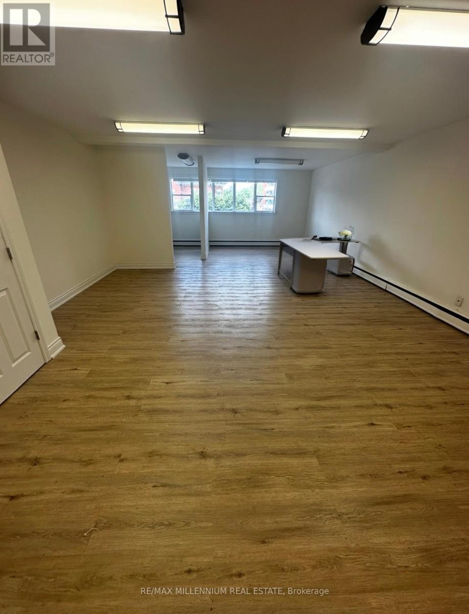 Upper # 2 - 224 Queen Street S, Mississauga, Ontario  L5M 1L5 - Photo 3 - W12360463