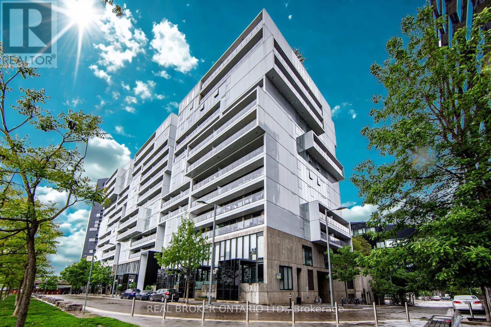 423 - 32 TROLLEY CRESCENT, Toronto, Ontario