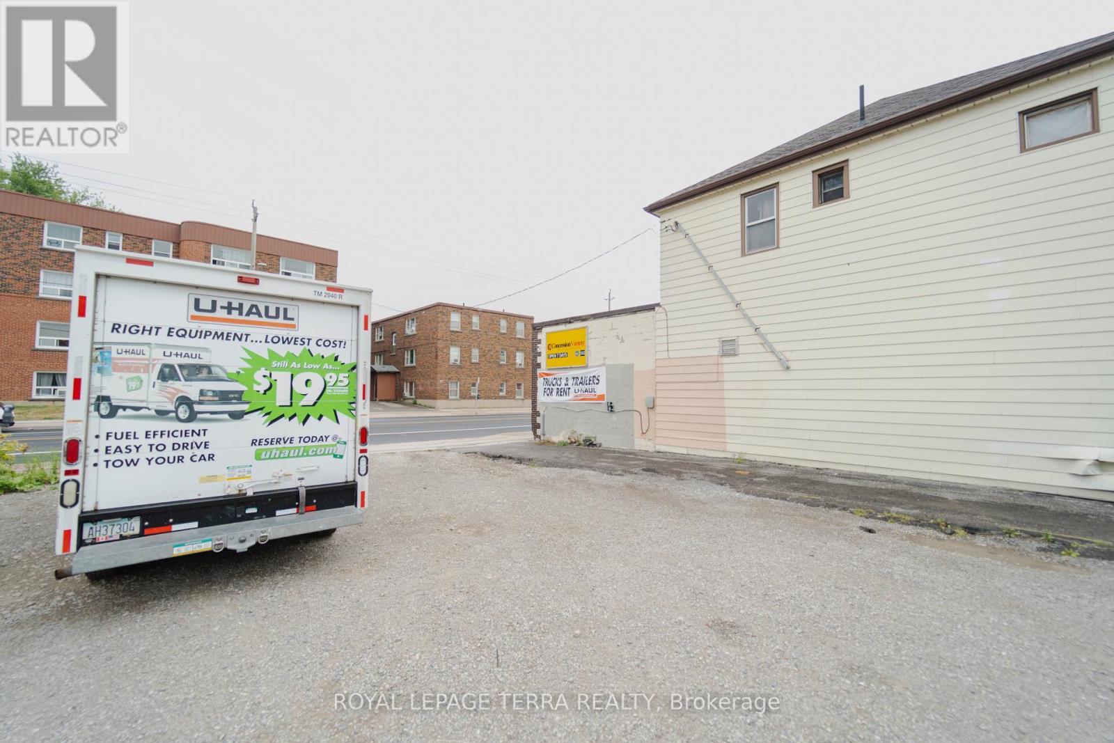 392 Concession Street, Hamilton, Ontario  L9K 1B7 - Photo 4 - X12335718