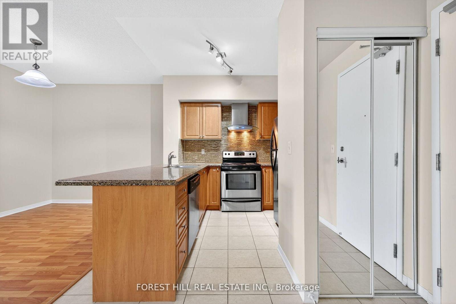 308 - 9451 Jane Street, Vaughan, Ontario  L6A 4H8 - Photo 6 - N12360761